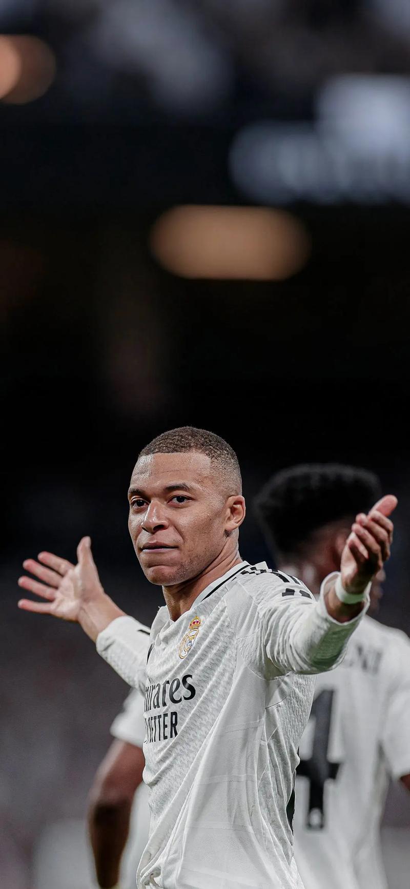 跟队：多特在与狼队谈法比奥-席尔瓦转会，预计本周将加速